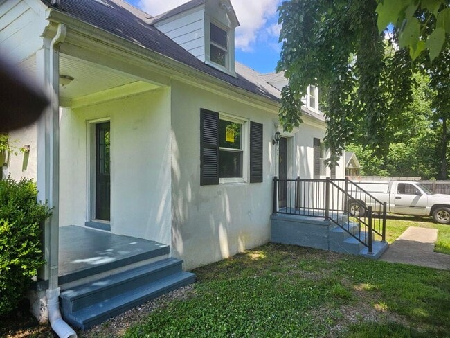 Photo - Updated 2 Bedroom, 1 bath with Large Backyard!