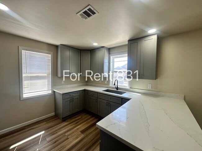 Photo - 11021 Haight St