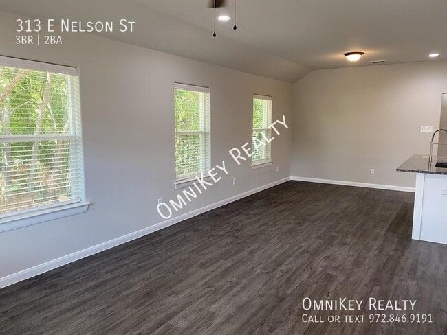 Photo - 313 E Nelson St