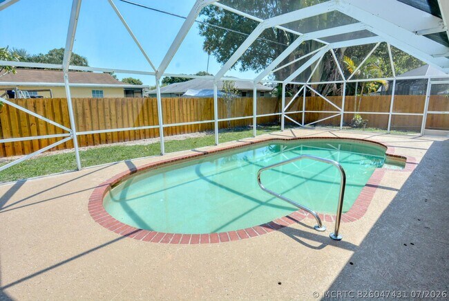 943 SE Browning Ave