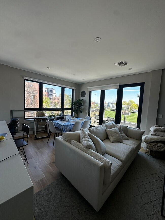 Photo - Spacious 2 Bed, 2 Bath Luxury Condo with D...