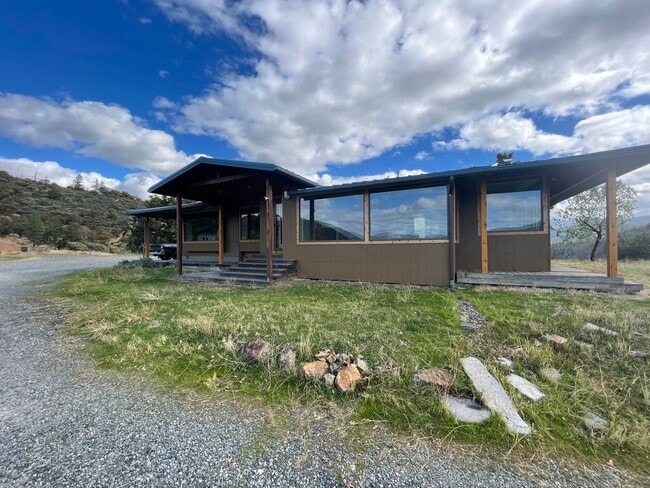 Building Photo - Rural 3 Bedroom, 2 Bath - Ruch & Applegate River Area