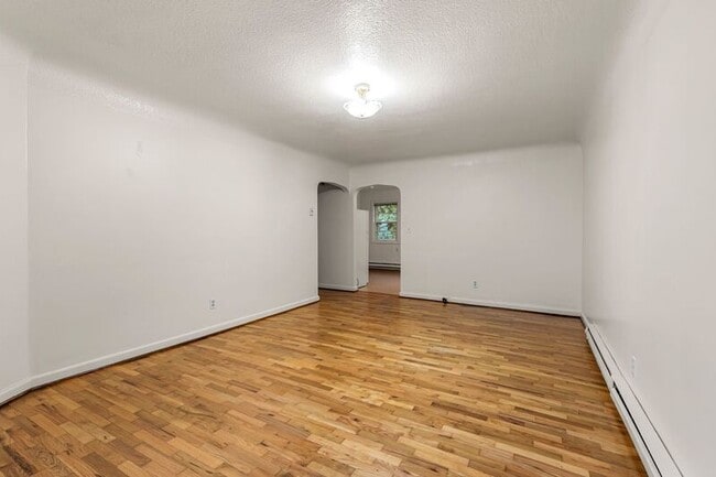 Photo - 6610 E Burnside St