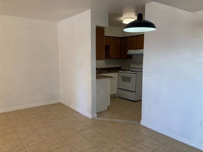 Photo - 7201 Hallshire Dr Unidad 122