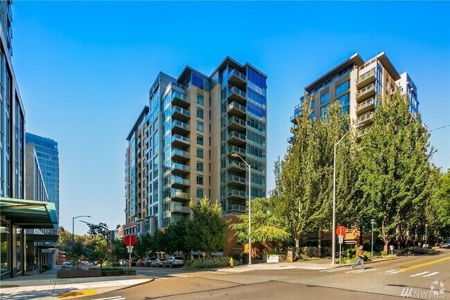 Building Photo - Great 2bd/2ba modern condo located in the ... Unit 1007