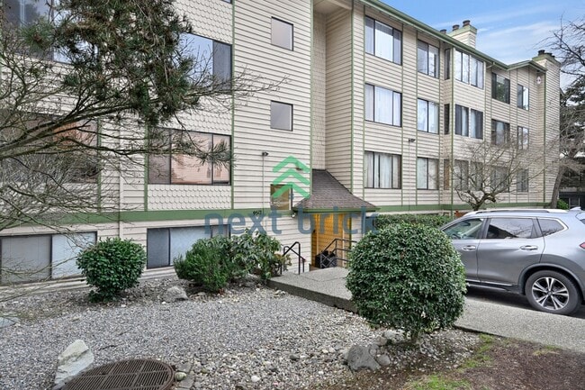 Building Photo - 2 Bed 1 Bath Condo Unit 110