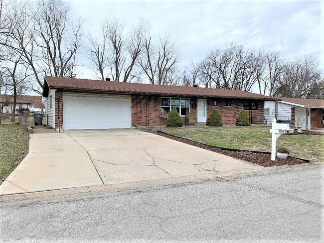 Building Photo - 709 Plaza Dr Rental