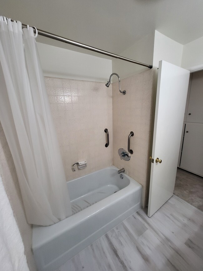 Photo - 2302 E 2nd St Unit 2E