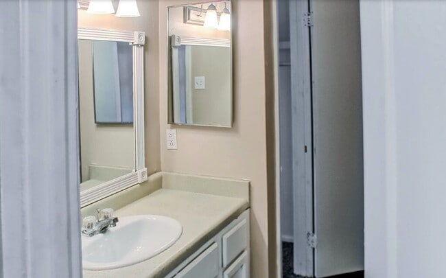 Northwest Hills Apartments