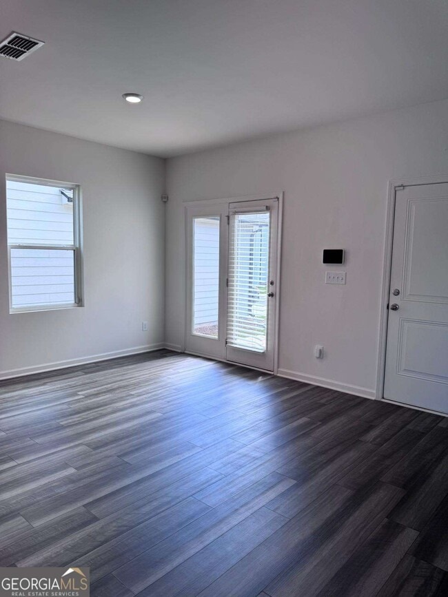 Photo - 145 Hargrave Ave