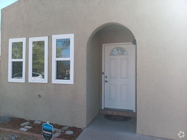 Building Photo - Gorgeous 3-Bedroom 2-Bathroom Home Located...