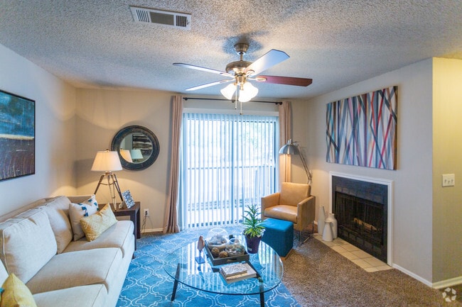 2BR, 2BA - McKenzie - 972 SF