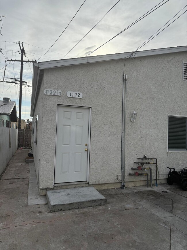 Building Photo - 1122 E 27th St Unit 1122