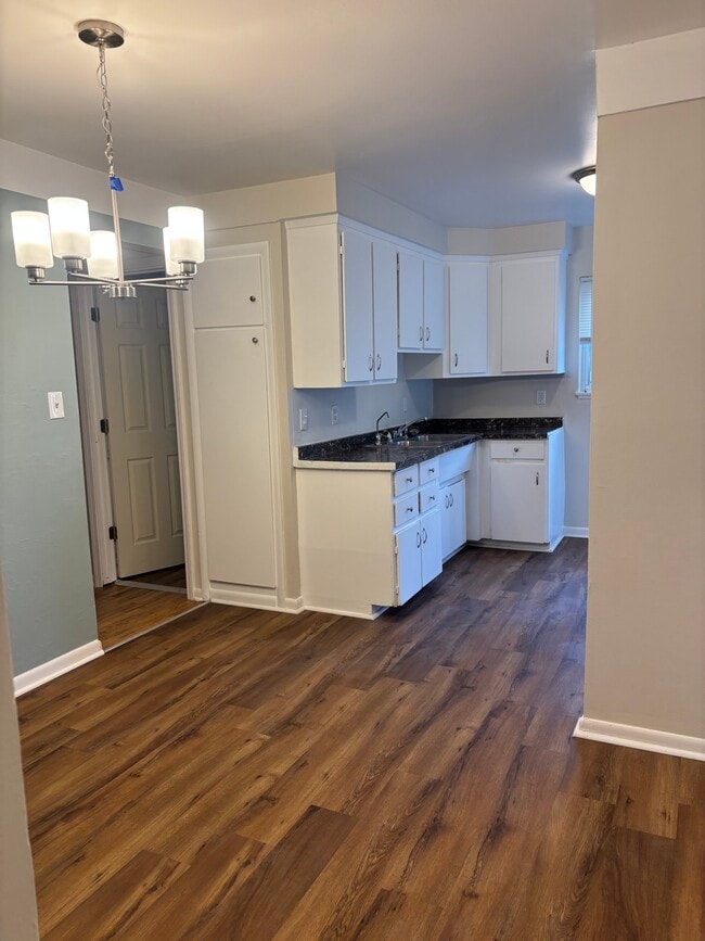 Photo - 1110 MacDonald Ave