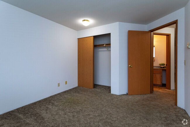 2BR, 1BA - 800SF