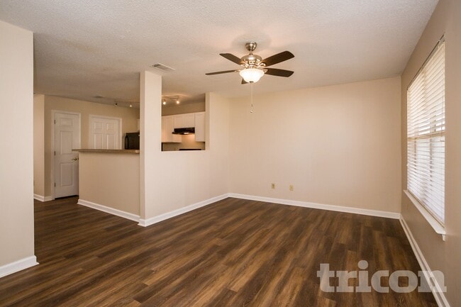 Photo - 815 Tramore Dr