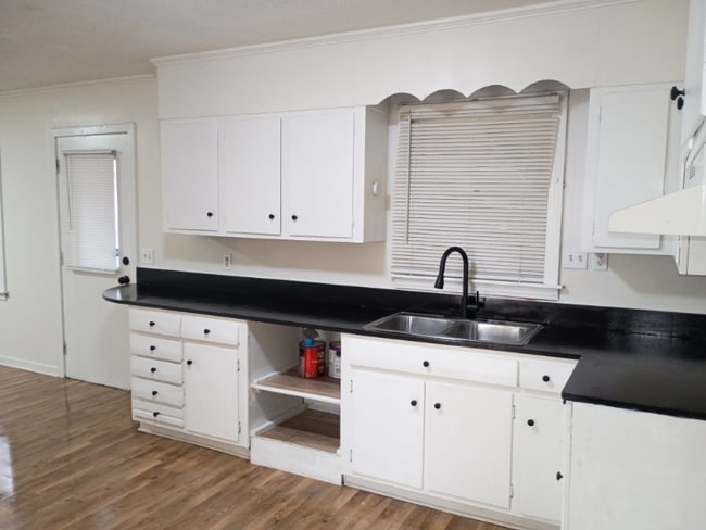 Photo - 574 Daniel Cir