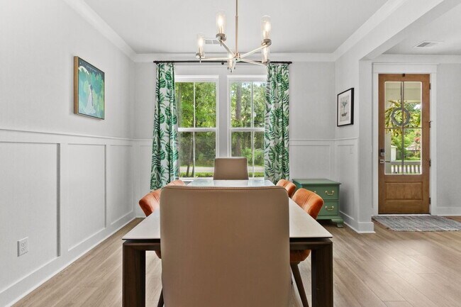 Photo - Spacious 4-Bedroom Summerville Home with lots of Southern Charm.