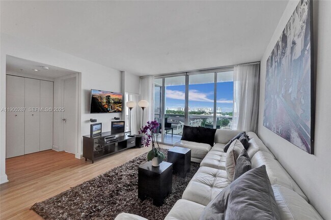 Photo - 1900 Sunset Harbour Dr Unit 1003