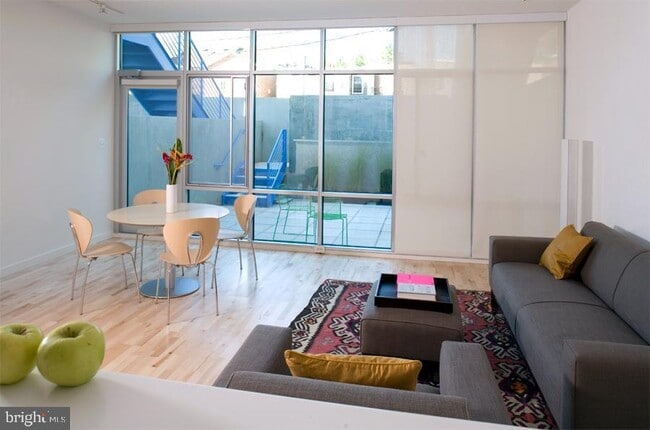 Photo - 419 Ridge St NW