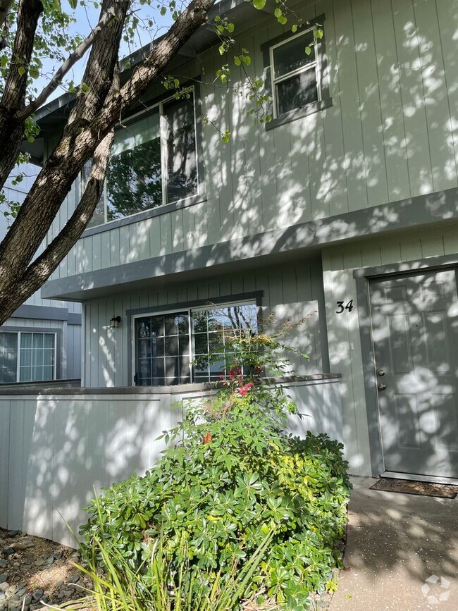 Building Photo - Can you guess why this condo is so popular...