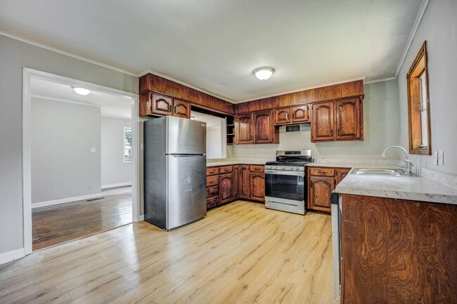 Freshly Updated 4 Bedroom House - Freshly Updated 4 Bedroom House