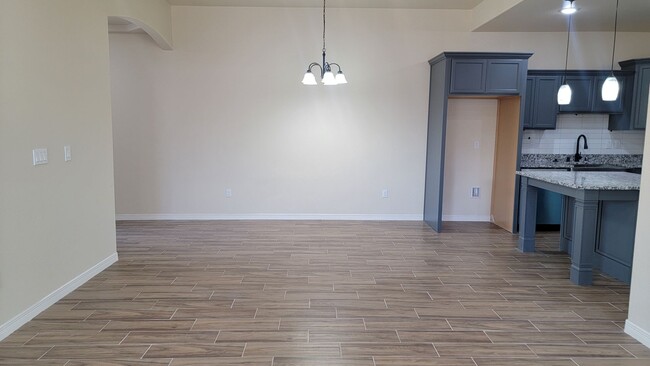 Photo - 125 Loma Vista Dr Unit B