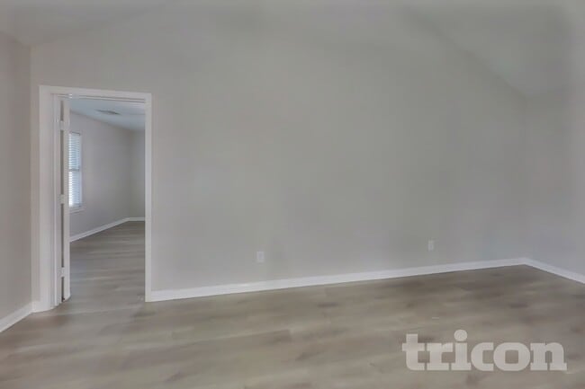 Photo - 308 Crooked Pine Court