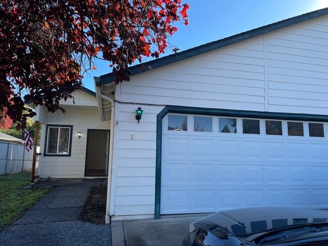 Photo - Very Nice 3 Bedroom 2 Bath Duplex-Located ...