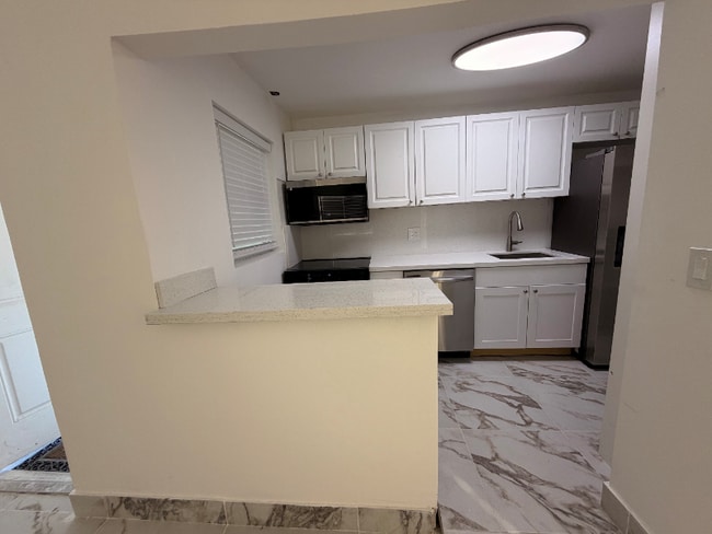 Photo - 11050 Biscayne Blvd Unidad 6