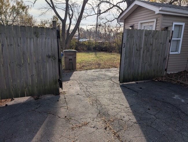 Photo - 1033 LaSalle Ave