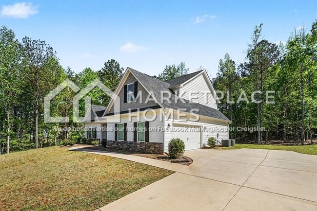 Photo - 110 Hawthorn Ln