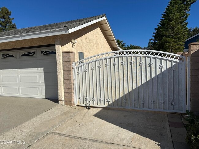 Photo - 6495 Hope St