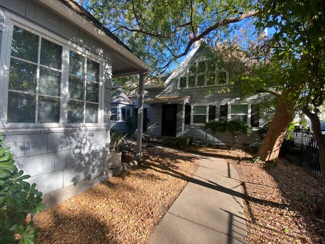 Photo - 815 19th St Apartments Unit B