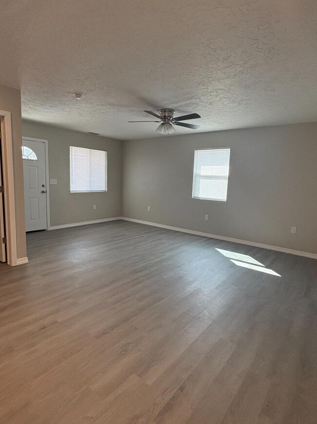 Photo - 1600 W 12th St