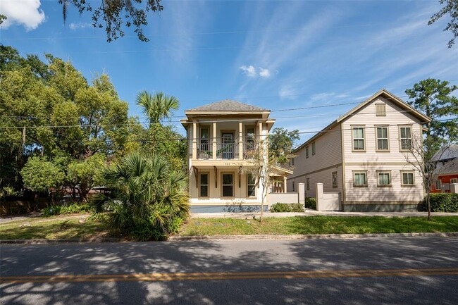 Photo - 717 NW 10th St