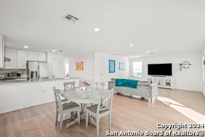 Photo - 918 Cook Bnd