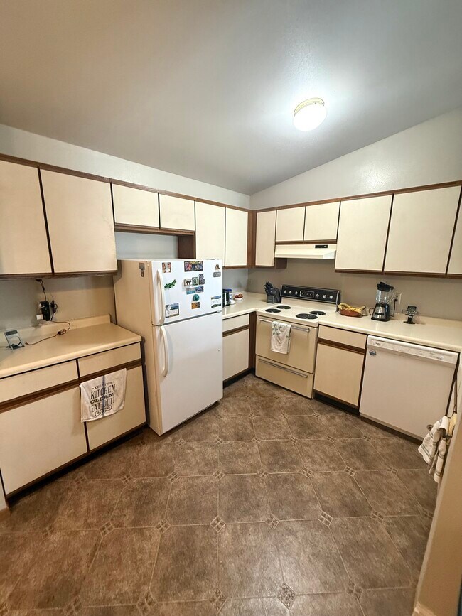 Kitchen - Hemlock Street Apartments