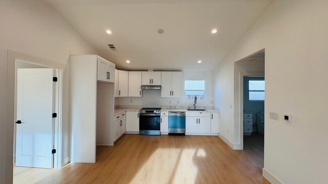 Photo - 374 S 21st St