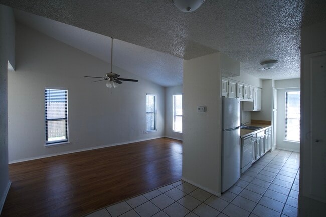 Photo - 2255b Donna Dr