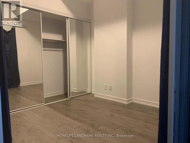 Photo - 297 College St Unit 727