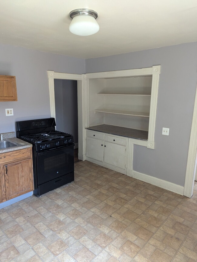 Building Photo - 67 Oak St Rental
