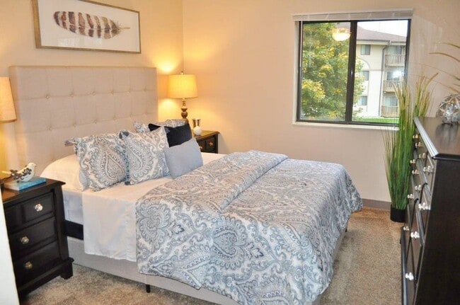 Island Place Apartments - On the River