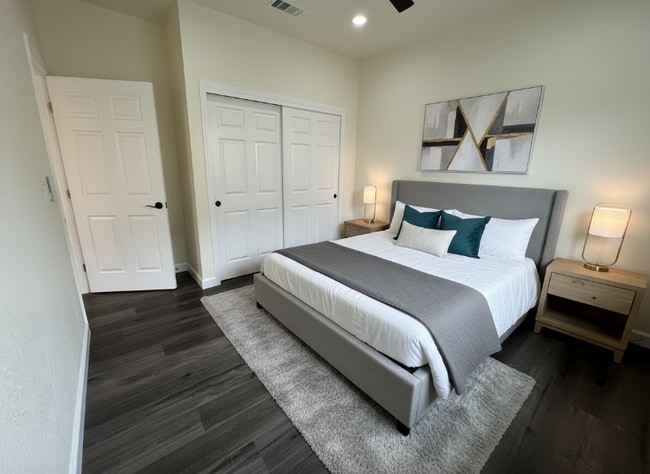 Photo - 2236 Motta St