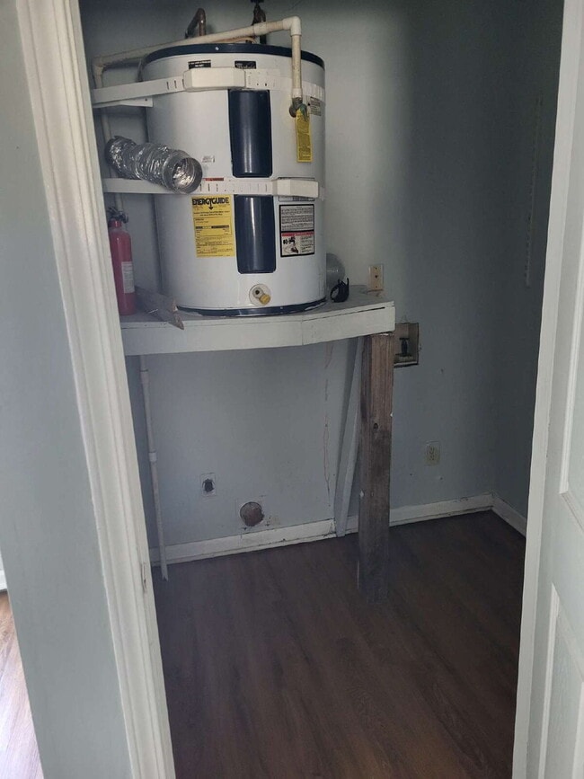 Photo - "Charming Goose Creek Townhouse: Cozy 2-Bedroom Retreat with Fireplace!" Unit 9