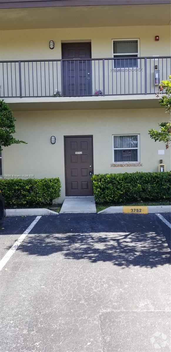 Building Photo - 3752 NW 91st Ln Unit 3752 Rental