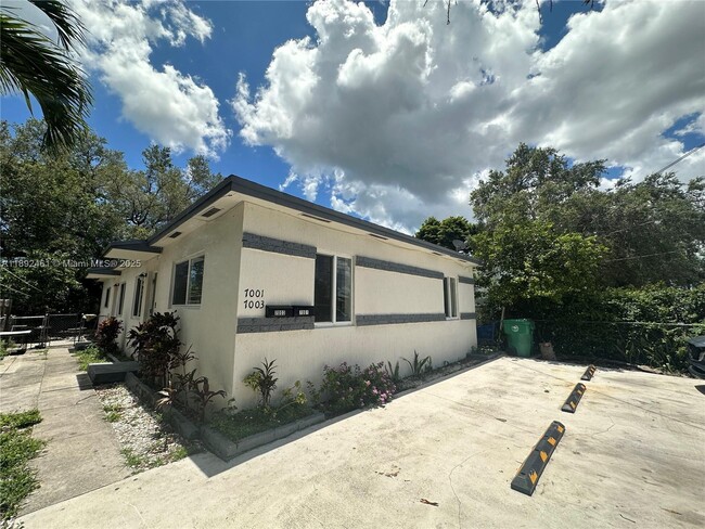 Photo - 7003 NW 6th Ave Unidad 7003