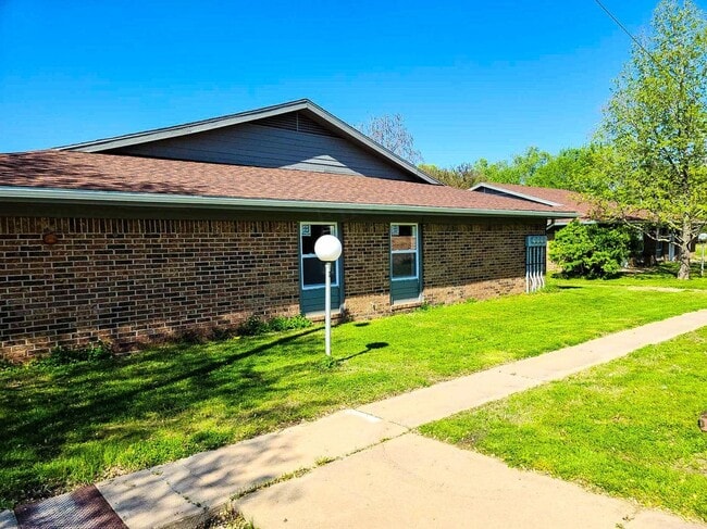 Building Photo - Longton Apartments Unit 8