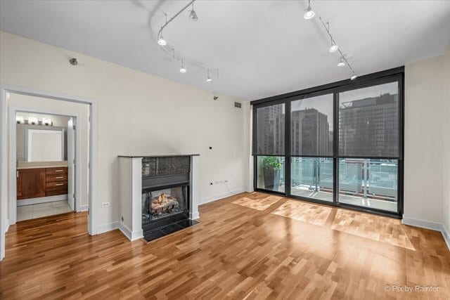Building Photo - 744 N Clark St Unit 1004