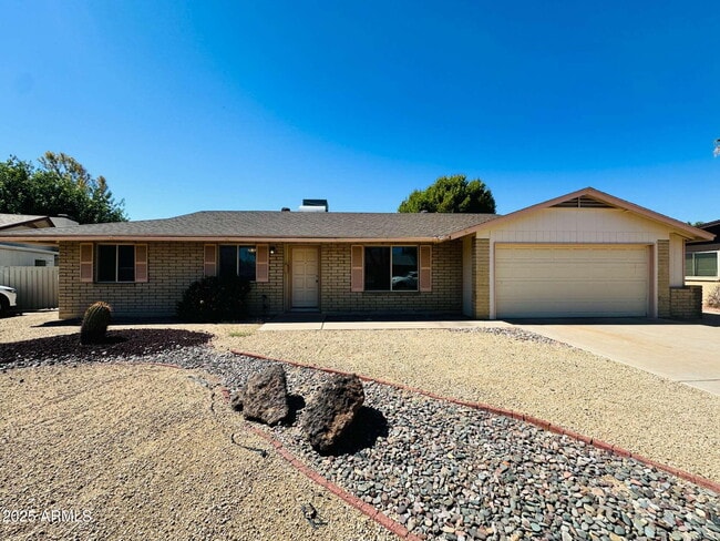 Building Photo - 3839 E Sunnyside Dr Rental